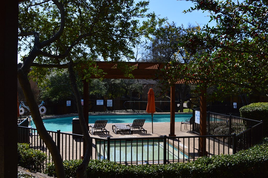 Overton Park Apartments, 220 E. Overton Rd, Dallas, TX RentCafe