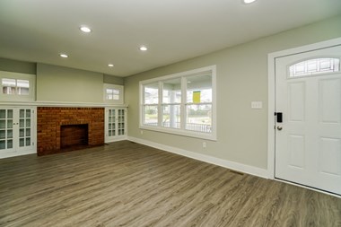1174 S Champion Ave 3 Beds House for Rent - Photo Gallery 2