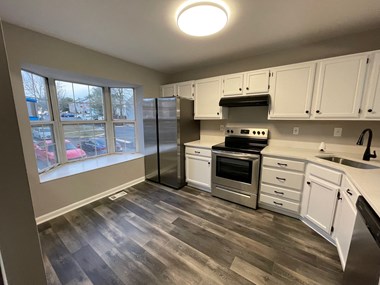 911 Dorking Rd 3 Beds Apartment for Rent