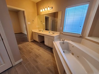 206 Rushcreek Drive 4 Beds Home, Texas for Rent - Photo Gallery 7