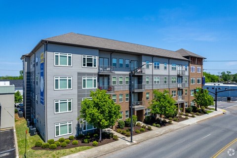 a large apartment building on a city street