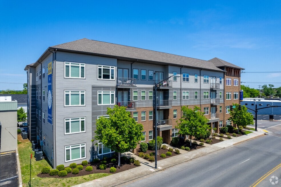 a large apartment building on a city street