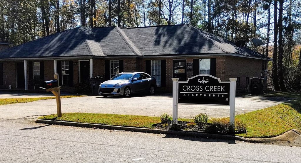 cross creek leasing office