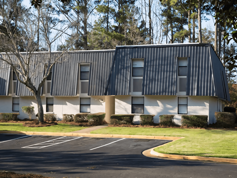 the building where the motel is located