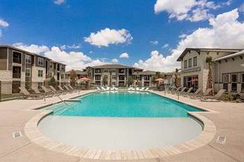 Pool angle 2 - Photo Gallery 4