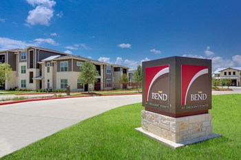 Front sign at curb - Photo Gallery 2