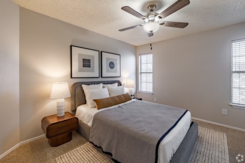 Bedroom with ceiling fan and wall art at Highland Park Apartments, Texas, 76132