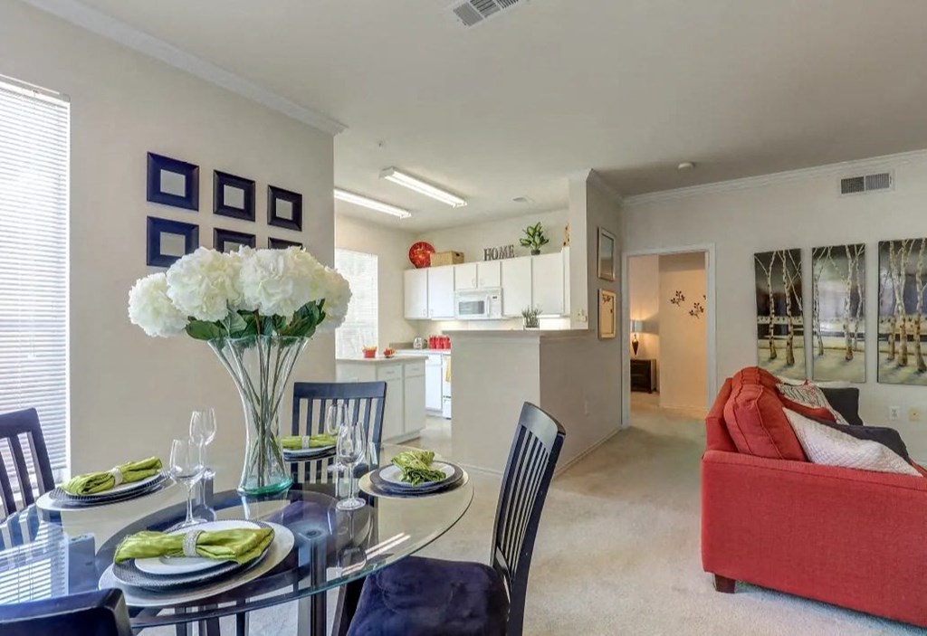 Bradford Dining  at Seven Oaks Apts, Garland, TX