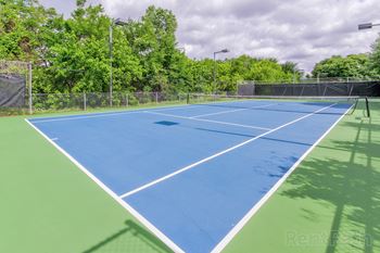 Well-lit tennis & pickleball courts