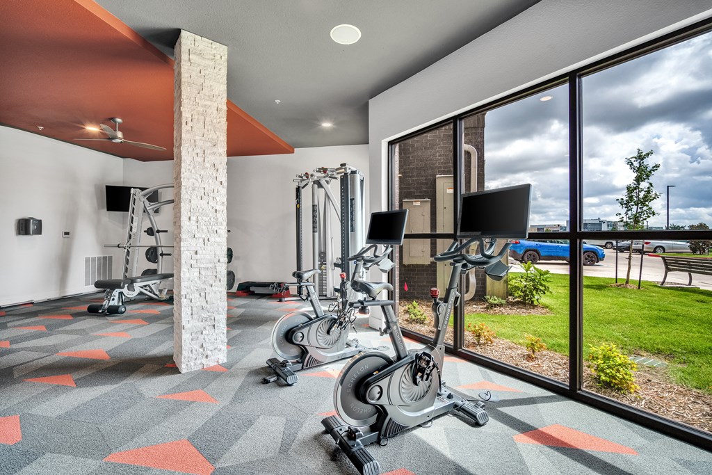 the gym at the flats at obsidianioch apartments