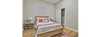 Bedroom w/Closet
