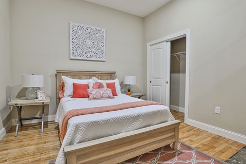 Bedroom w/Closet