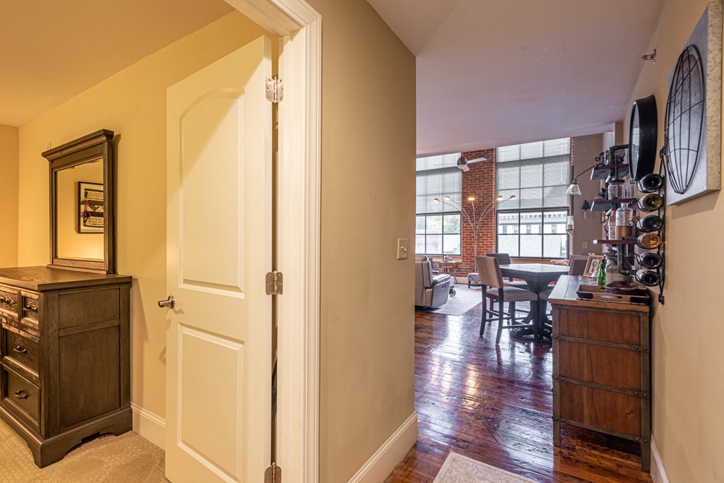 apartment for rent, Coventry, Warwick, West Warwick, Providence, 1 bedroom, 2 bedroom, 3 bedroom, luxury apartment, pet friendly, hardwood floors, open floorplan, oversized windows