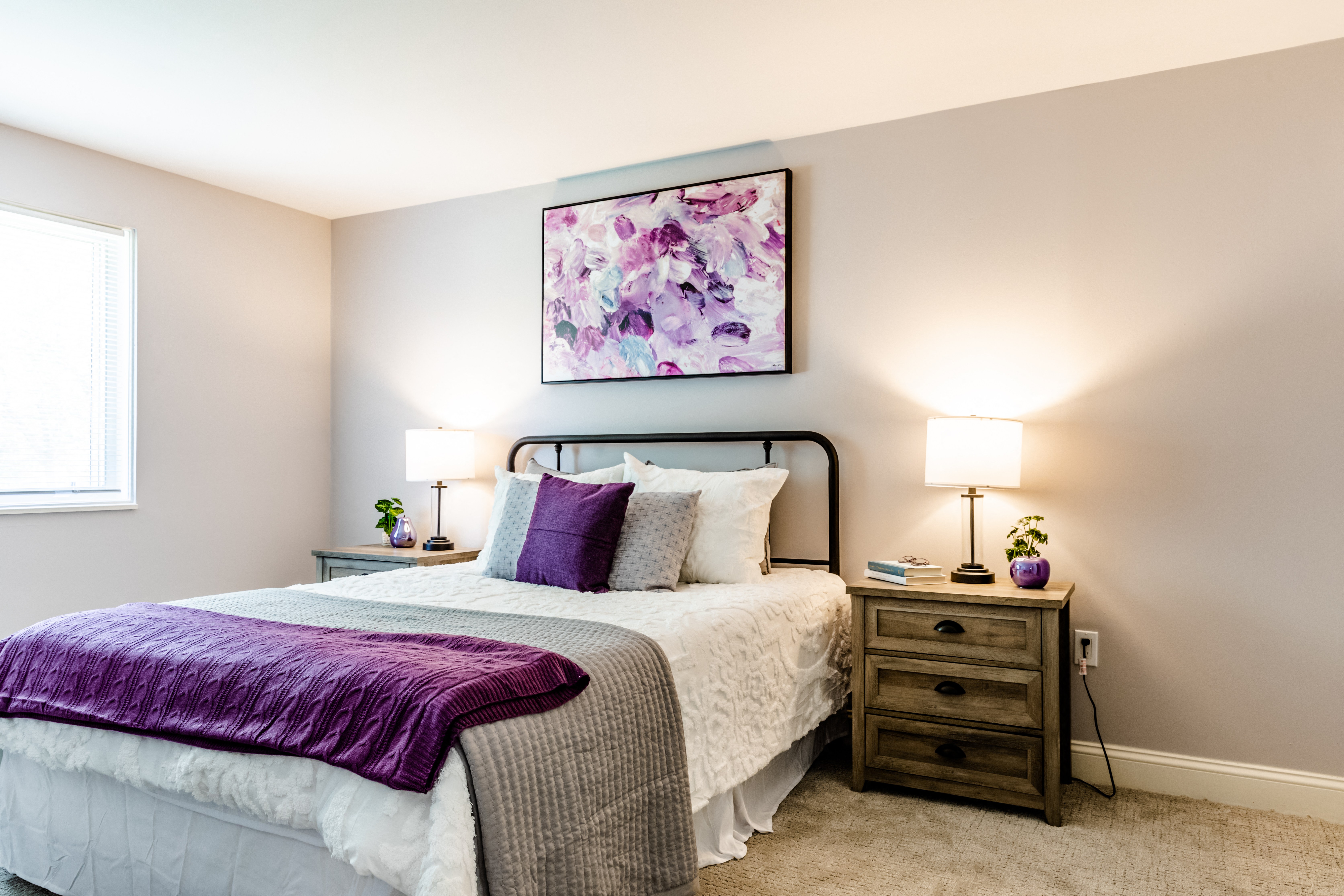 a bedroom with a bed and two night stands with lamps