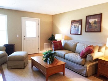 Living Room - Photo Gallery 5