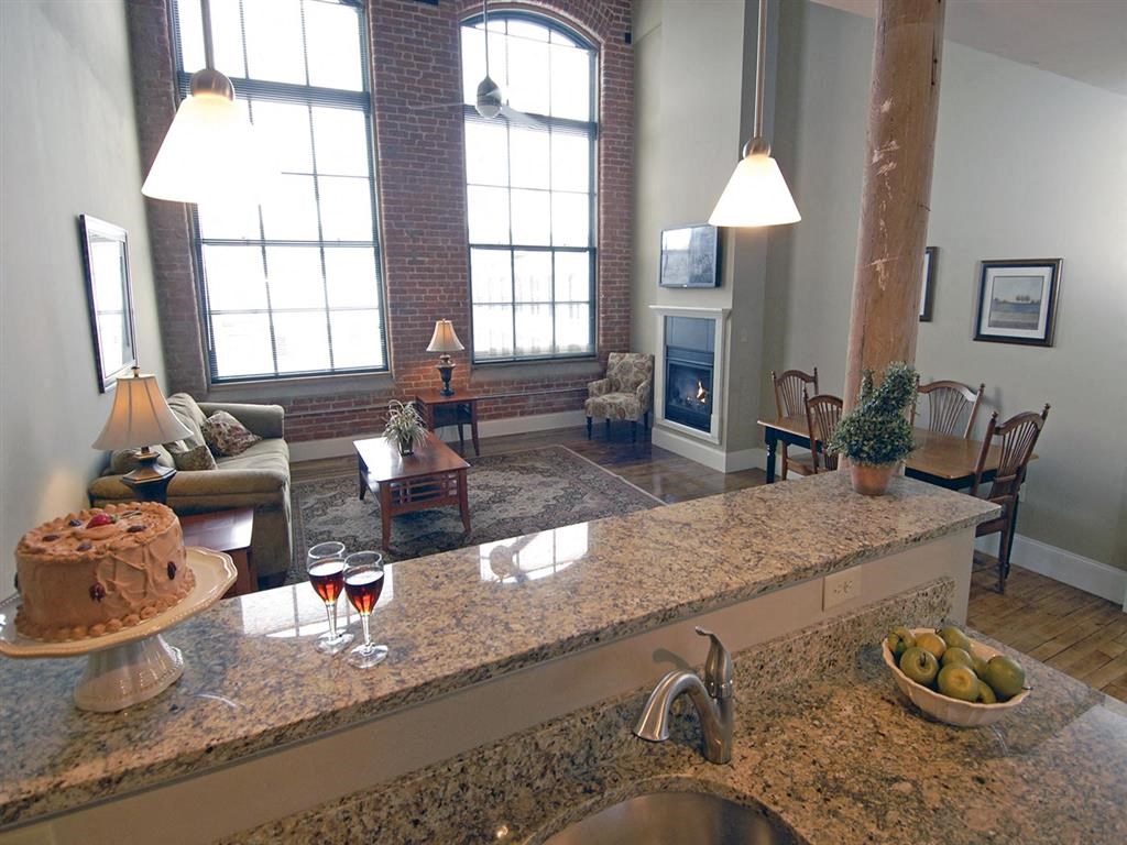 apartment for rent, Coventry, Warwick, West Warwick, Providence, 1 bedroom, 2 bedroom, 3 bedroom, luxury apartment, pet friendly, open floorplan, gourmet kitchen, oversized windows, fireplace