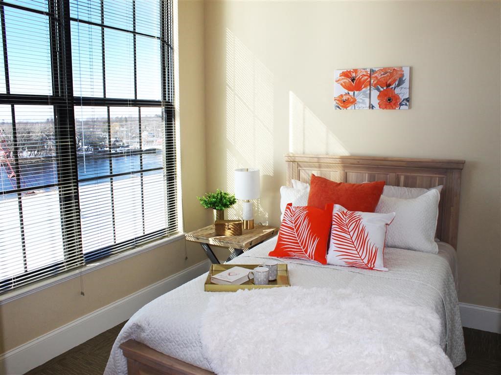 apartment for rent, Warren, Providence, Boston, 1 bedroom, 2 bedroom, 3 bedroom, luxury apartment, pet friendly, water view, oversized windows