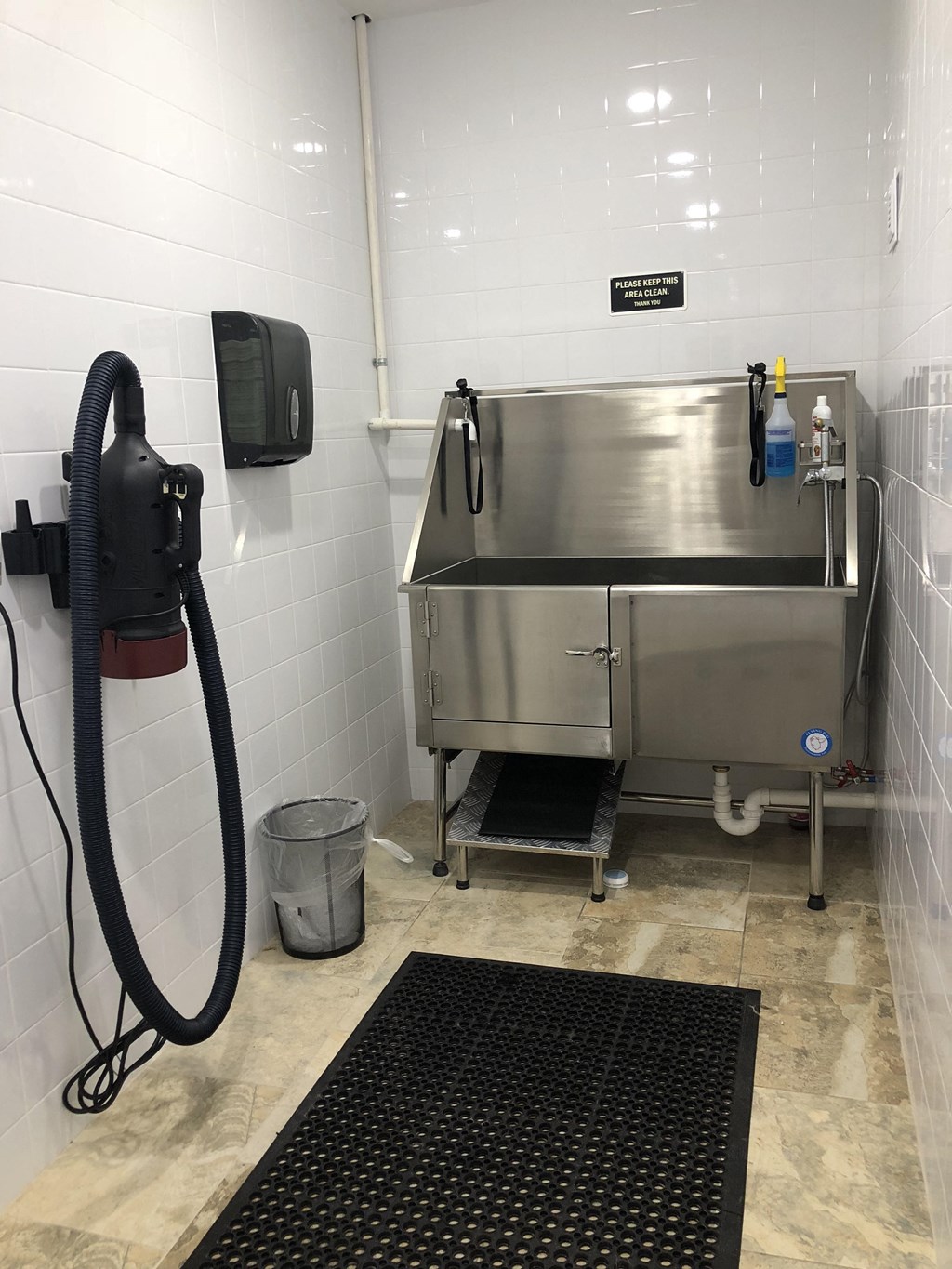 a commercial kitchen with a large sink and a 2100mm hose