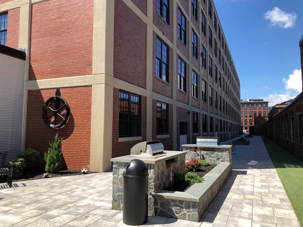Courtyard with Grill