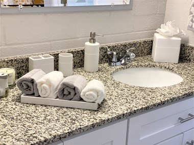 5145 N 7Th Street Studio-3 Beds Apartment for Rent - Photo Gallery 8