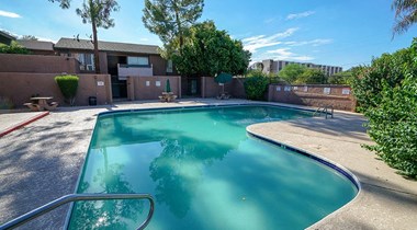 1609 W Glendale Avenue 2-3 Beds Apartment for Rent - Photo Gallery 15