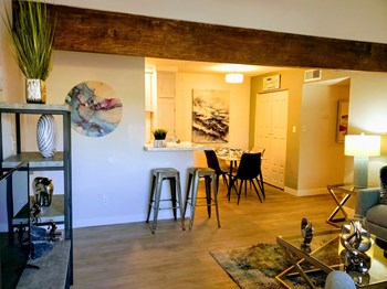 1609 W Glendale Avenue 2-3 Beds Apartment, Townhouse for Rent - Photo Gallery 3