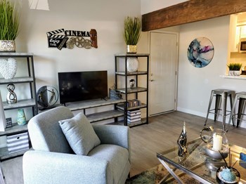 1609 W Glendale Avenue 2-3 Beds Apartment, Townhouse for Rent - Photo Gallery 5