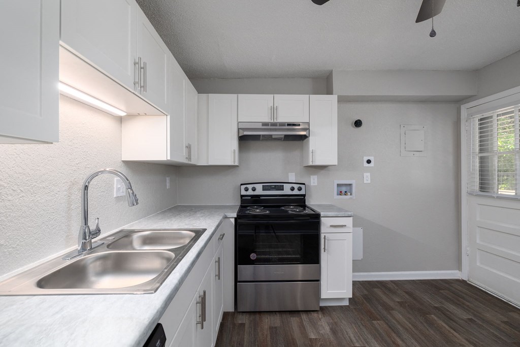 the preserve at ballantyne commons apartment kitchen with stainless steel appliances