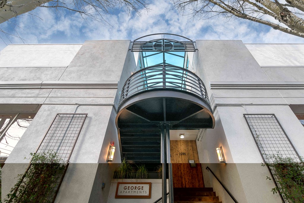 the building in which the hotel is located