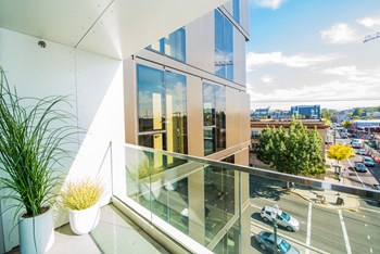 124 NE 3rd Ave Studio-2 Beds Apartment for Rent - Photo Gallery 5