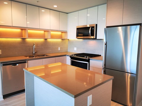 611-8850 University Crescent 2 Beds Apartment for Rent