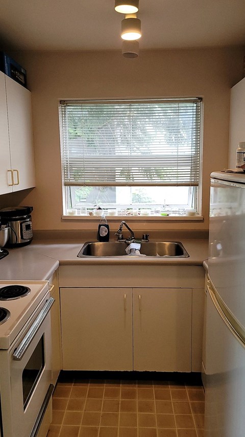 663 West 13th Avenue 1 Bed Apartment for Rent - Photo Gallery 7