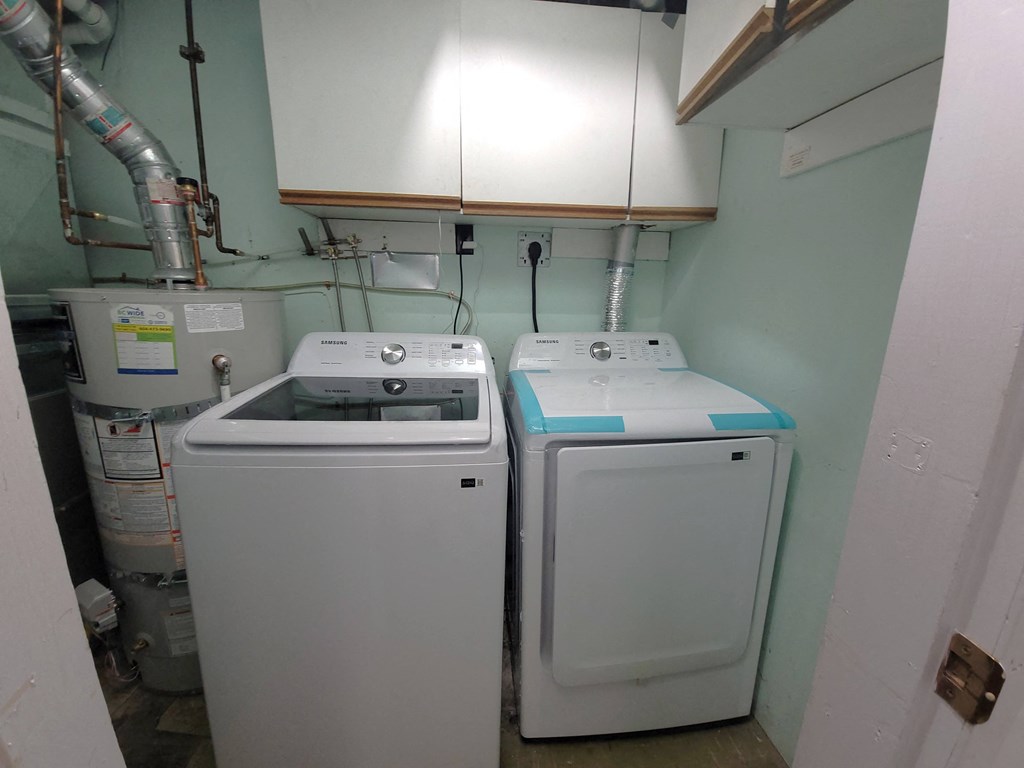 the laundry room has two washers and two dryers