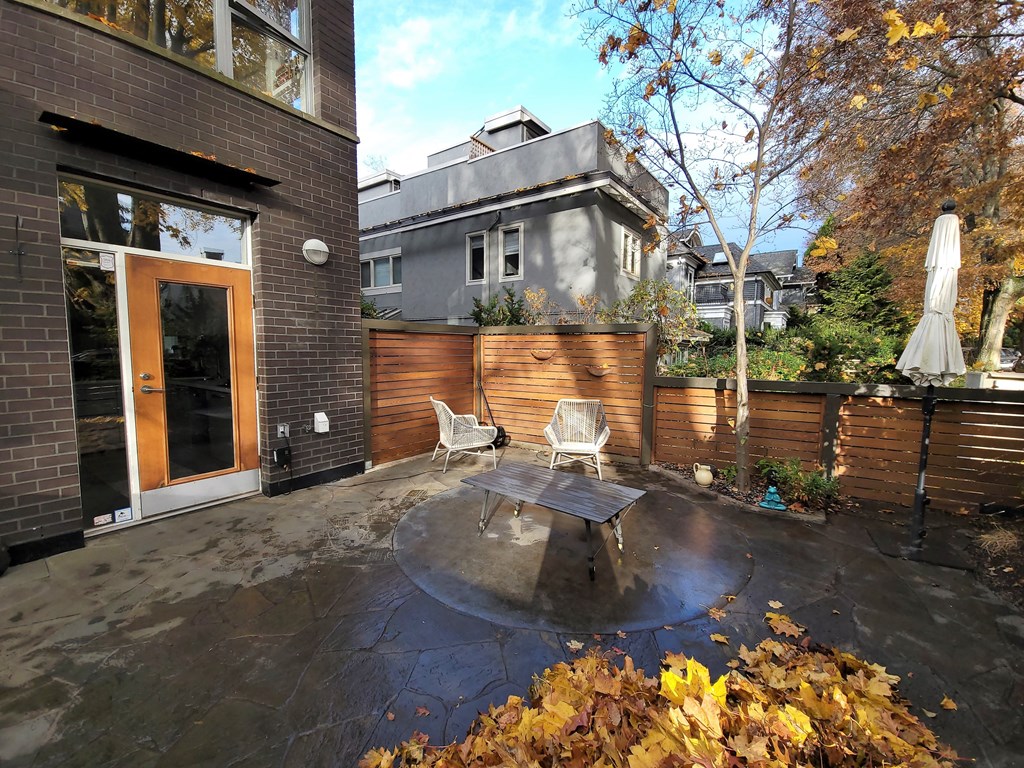 1405 Walnut Street Studio Townhouse for Rent - Photo Gallery 19