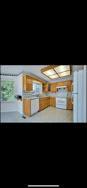 9335 152A Street 4 Beds House for Rent - Photo Gallery 5
