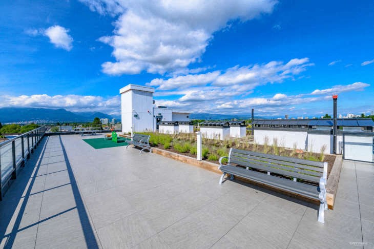 a group of benches on top of a roof