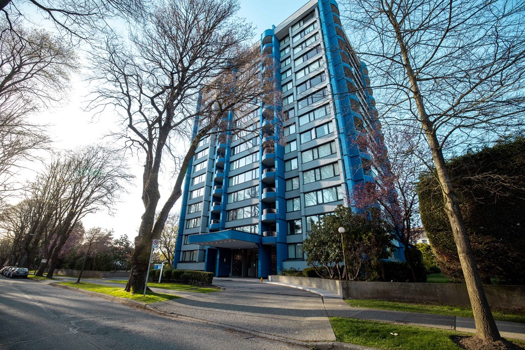 Blue Crest Apartments