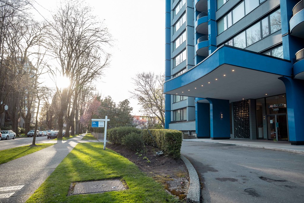 Blue Crest Apartments