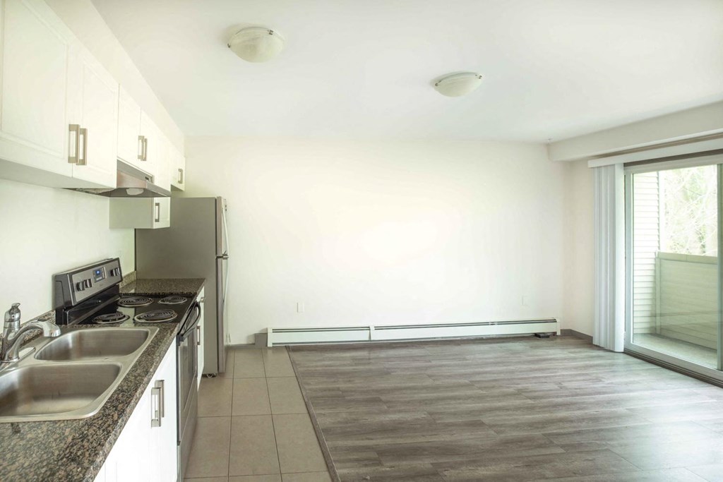 2 Bedrooms 1925 Woodland Drive