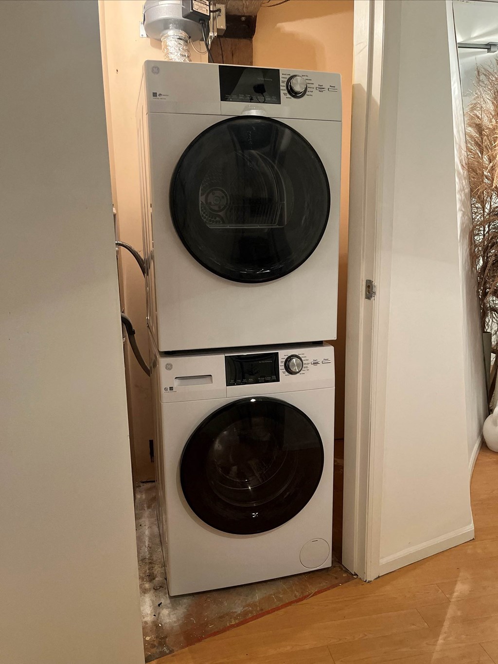 a washing machine and dryer stacked on top of each other