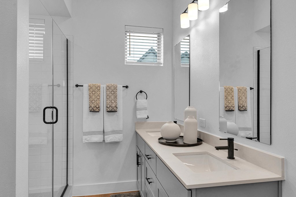 Ensuite bathroom with double vanity