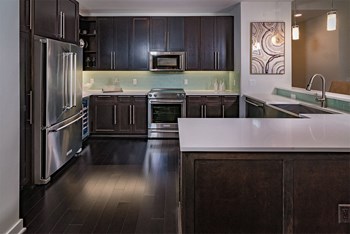 Elegant quartz countertops with waterfall edge Elegant quartz countertops with waterfall edge - Photo Gallery 2
