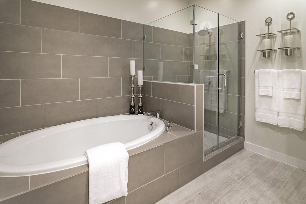 Separate Tub & Shower In Master Bathroom | The Star Houston