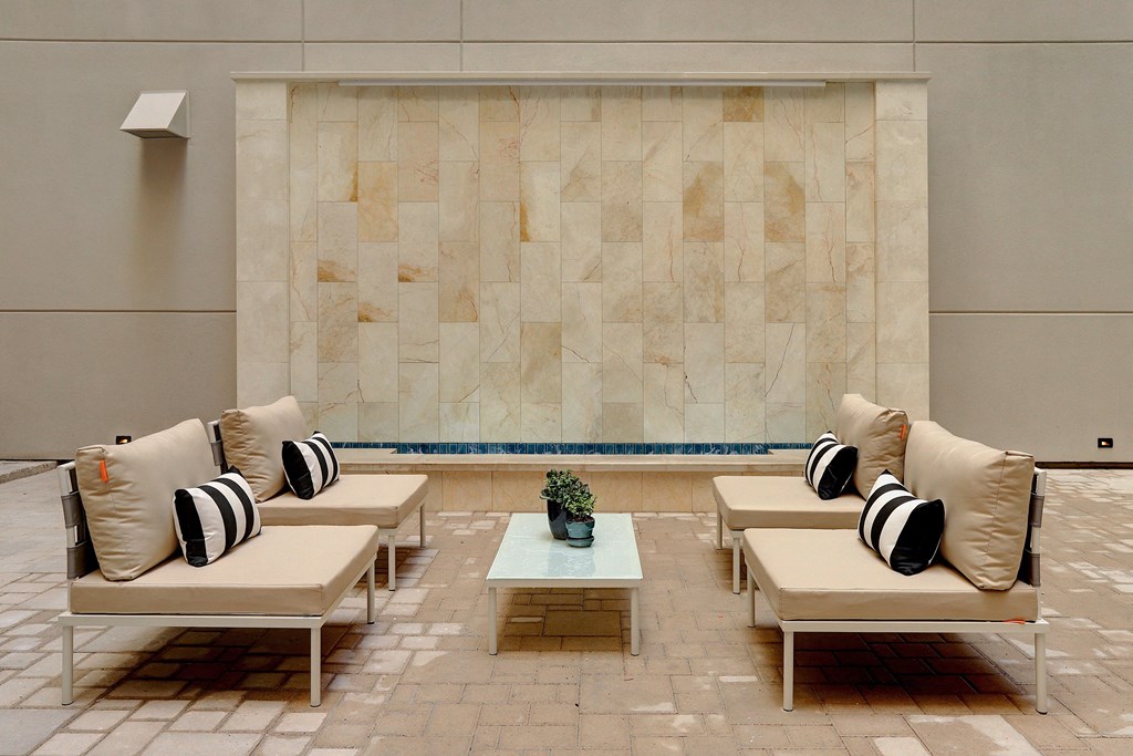 Outdoor Resident Lounge