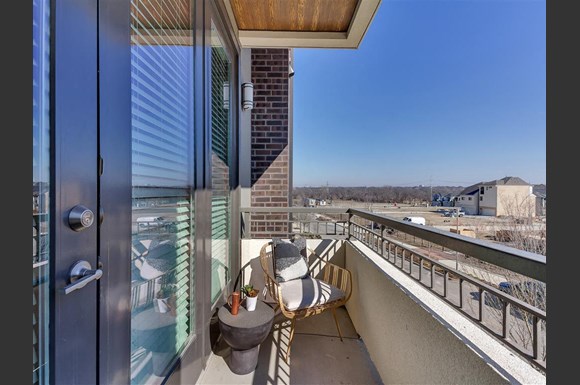 The Nash Apartments, 8213 Meadow Rd, Dallas, TX - RENTCafé