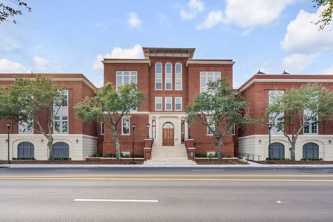 655 East Bay luxury apartments for rent in Charleston SC