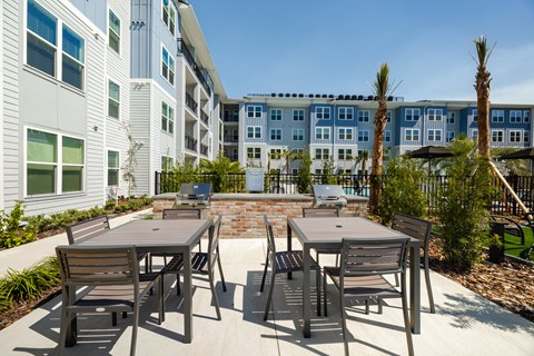 Outdoor Summer Grilling Kitchen Poolside at Madison Fountains Apartments near St. Johns, Florida