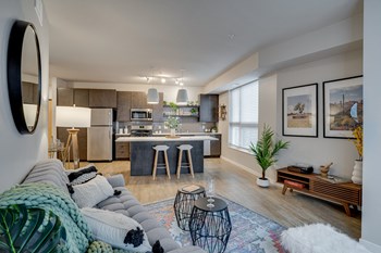 4621 Snelling Ave 1-2 Beds Apartment for Rent - Photo Gallery 2