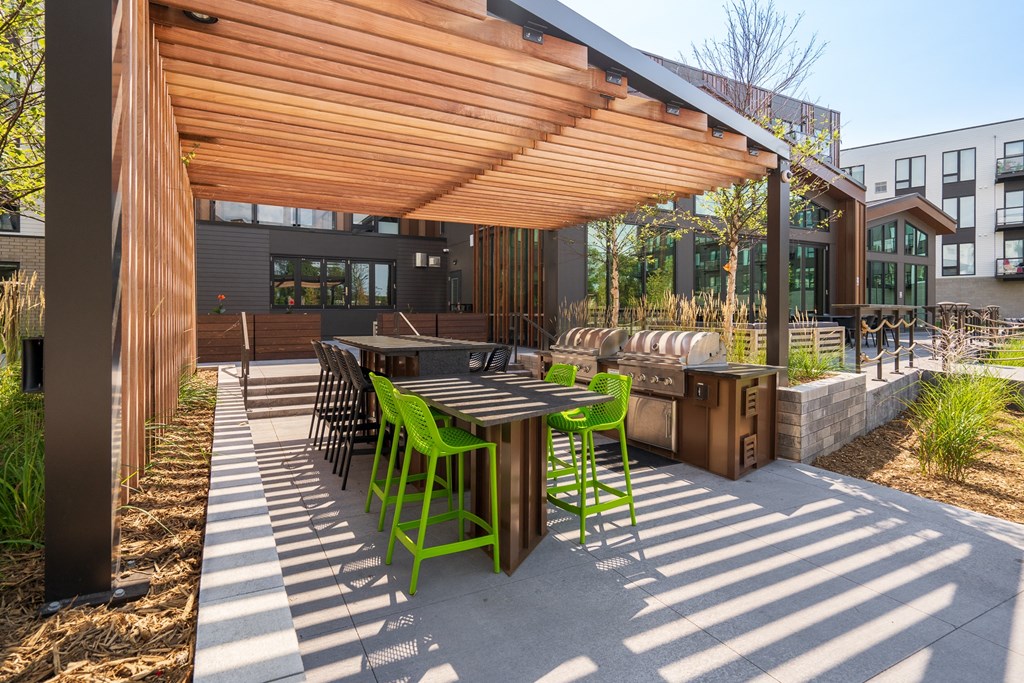 Outdoor Kitchen/Grills