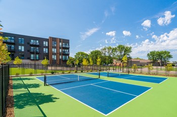 220 East River Pkwy Studio-3 Beds Apartment for Rent - Photo Gallery 5
